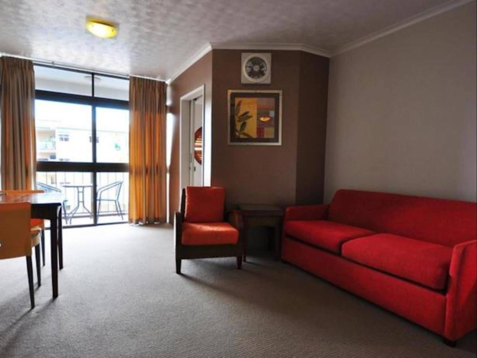 Waters Edge The 4*