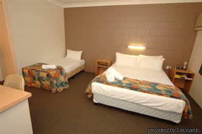 Castle Crest Motel