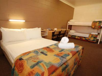 Motel Castle Crest 4*